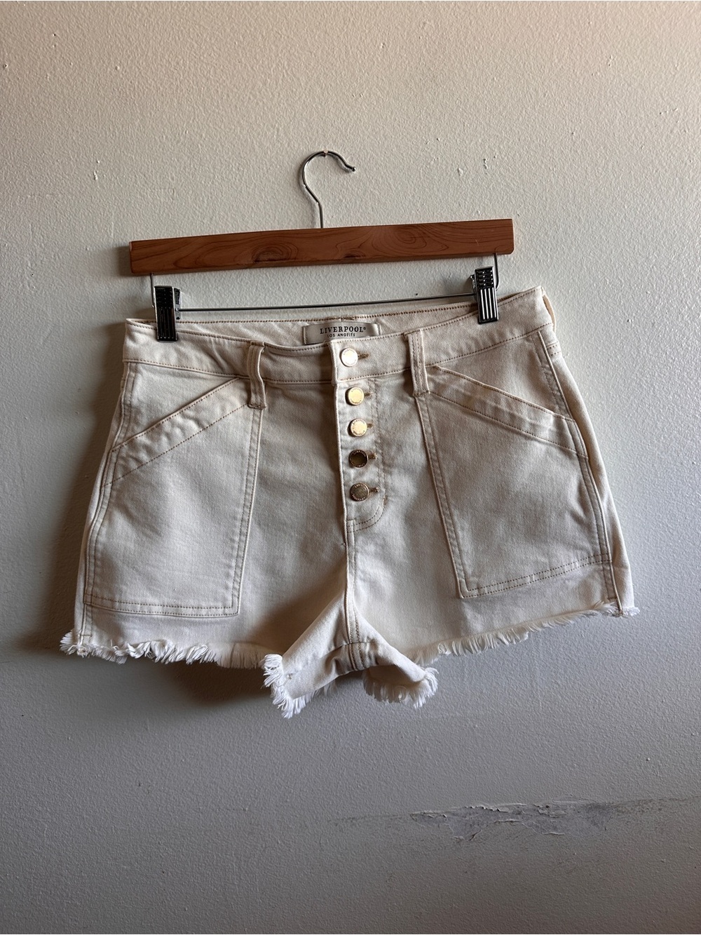 Liverpool Cream Christine Hi Rise Denim Shorts frayed hemline button fly 8/29